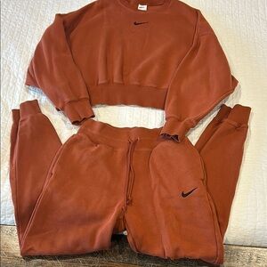 Nike Women’s Phoenix Fleece Joggers and Crop Sweatshirt